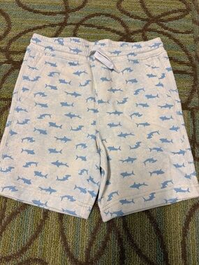 Old Navy White Shorts with Light Blue Shark Print Sz 6-7 Boys